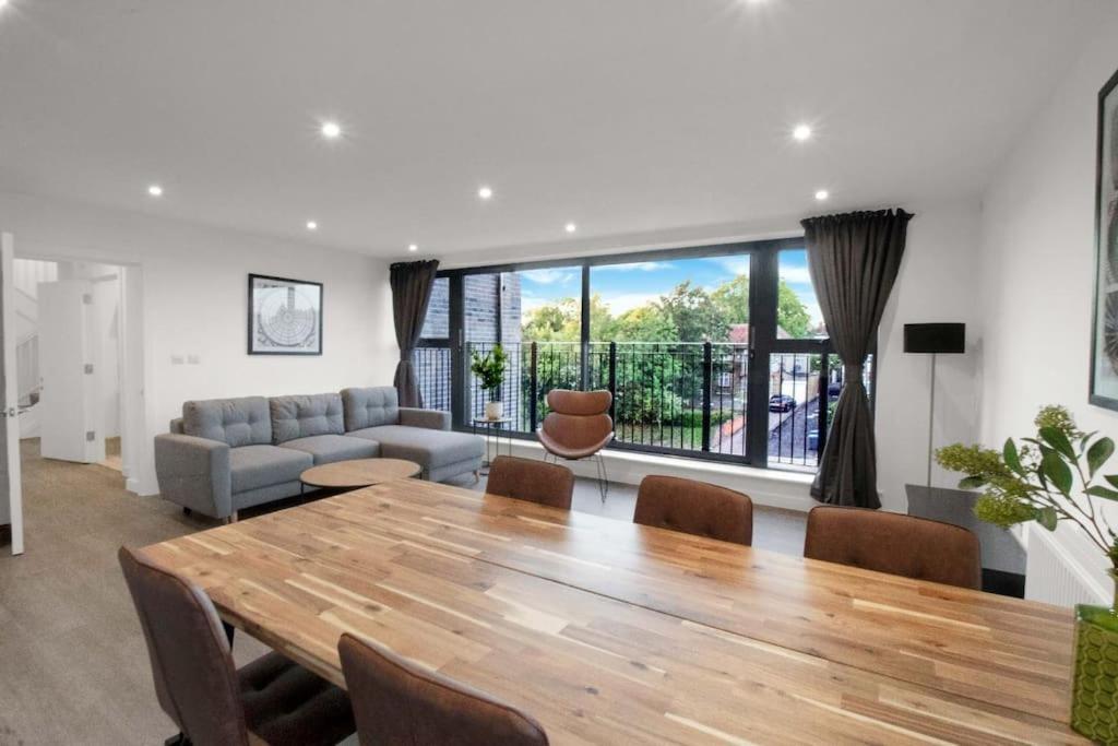 Апартаменты Modern Penthouse In Wembley Лондон Экстерьер фото
