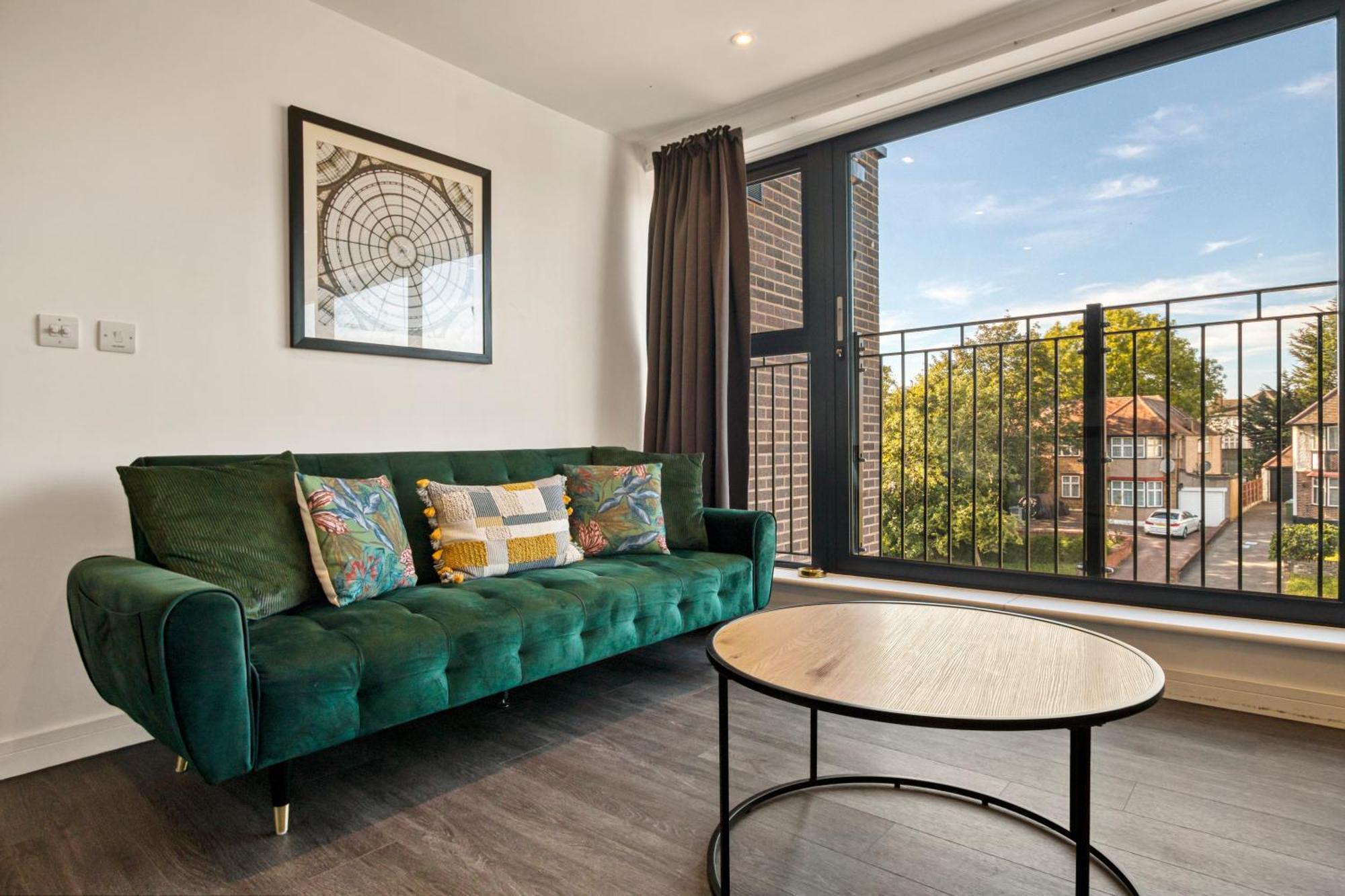 Апартаменты Modern Penthouse In Wembley Лондон Экстерьер фото