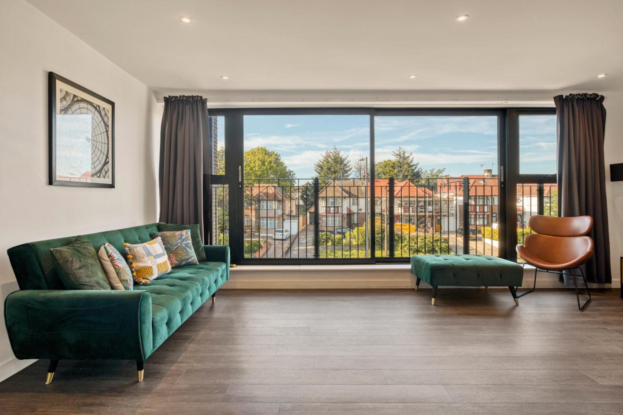 Апартаменты Modern Penthouse In Wembley Лондон Экстерьер фото