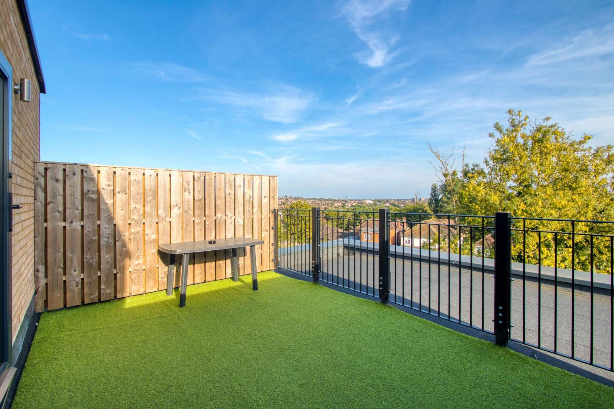 Апартаменты Modern Penthouse In Wembley Лондон Экстерьер фото