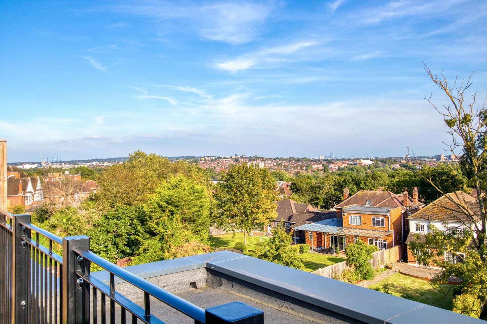 Апартаменты Modern Penthouse In Wembley Лондон Экстерьер фото