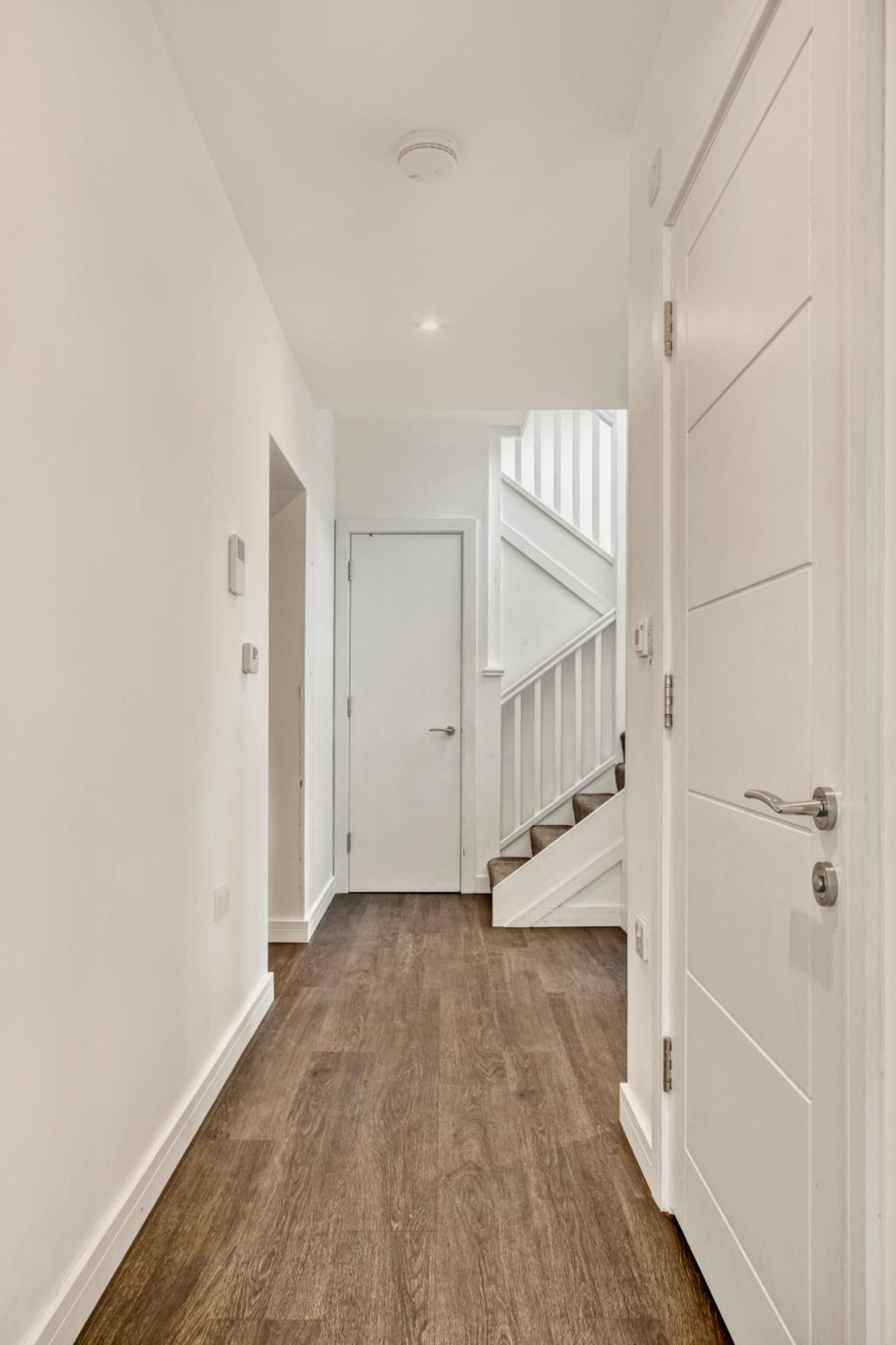 Апартаменты Modern Penthouse In Wembley Лондон Экстерьер фото